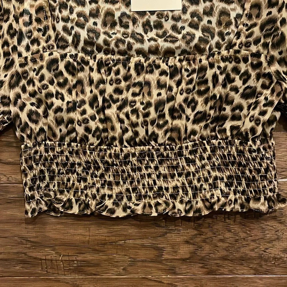 Superdown Lexi Smocked Crop Top in Leopard Size S - Picture 6 of 7